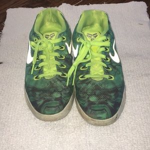Men’s/Boys Size 7 Kobe’s
